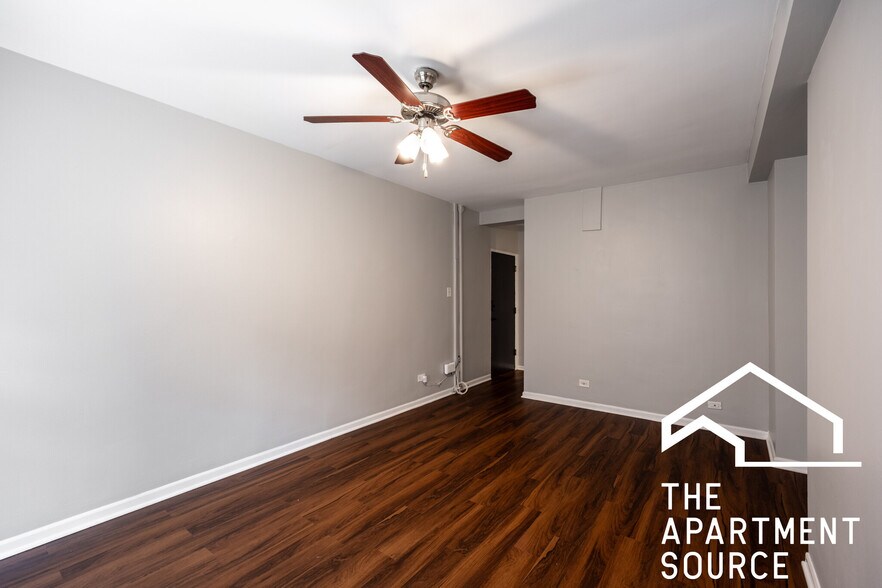 Building Photo - 1140 N La Salle Dr