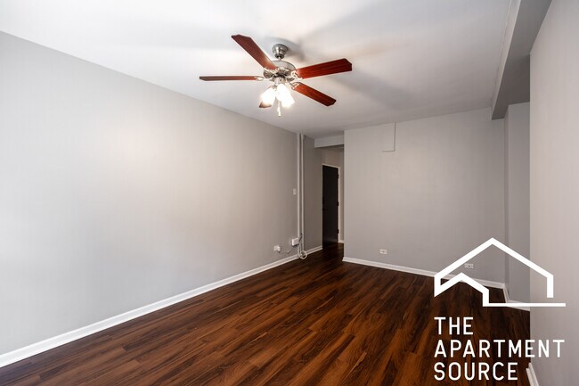 Building Photo - 1140 N La Salle Dr