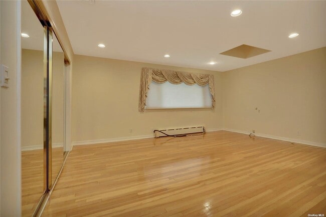Building Photo - 260 Oak Ridge Ln