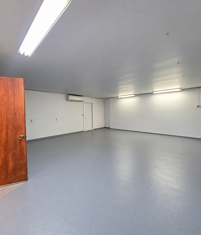 Building Photo - 111 Finch Ln