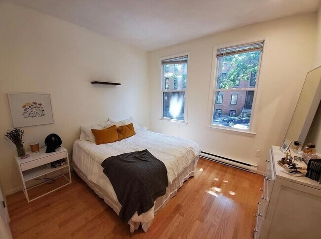 Building Photo - 28 E Springfield St