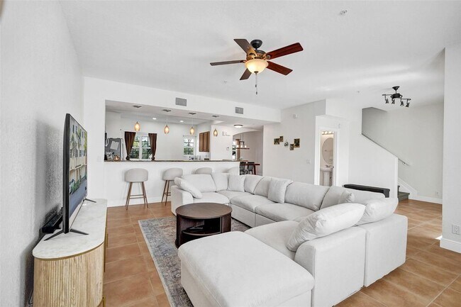 Building Photo - 228 SW 6th Ct