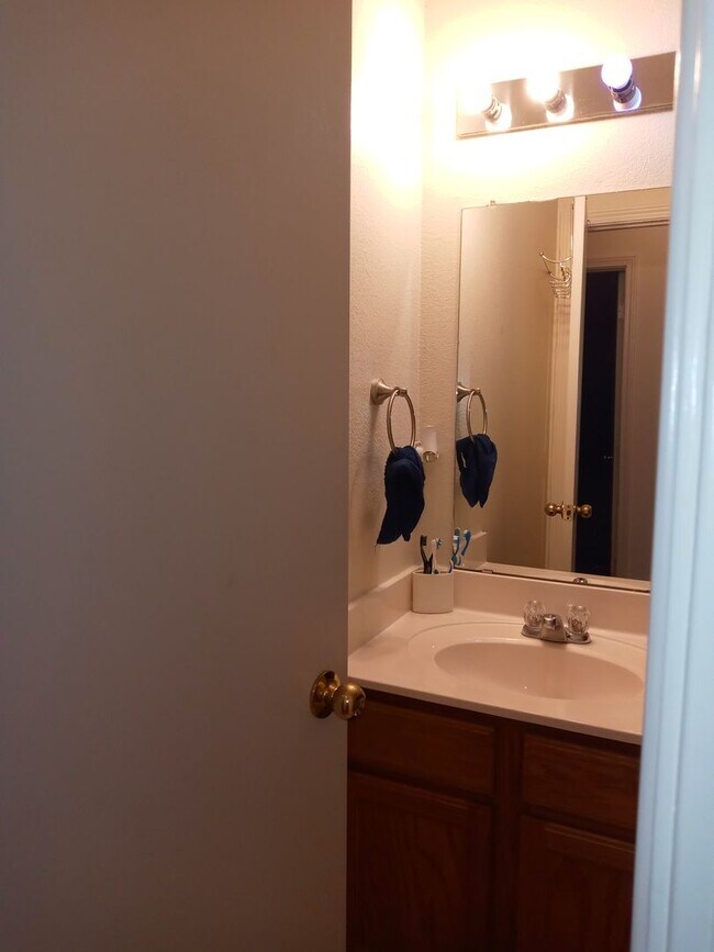 Building Photo - Enchanted Hills