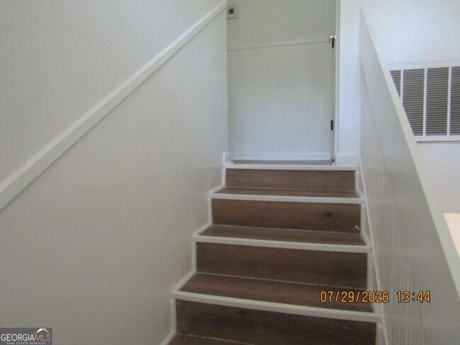 Building Photo - 513 Juniper Way