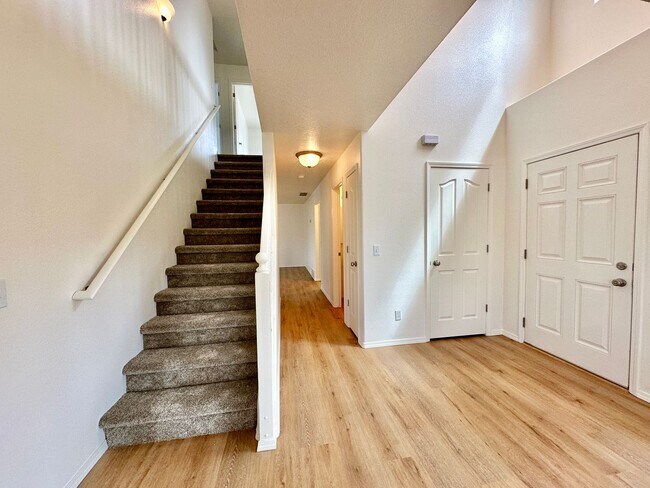 Building Photo - Newly Renovated Expansive Multi story 4 be...
