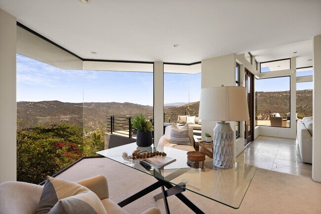 Building Photo - 1505 Skyline Dr