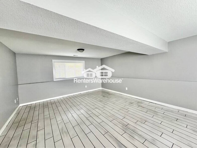 Building Photo - 645 Northview Dr