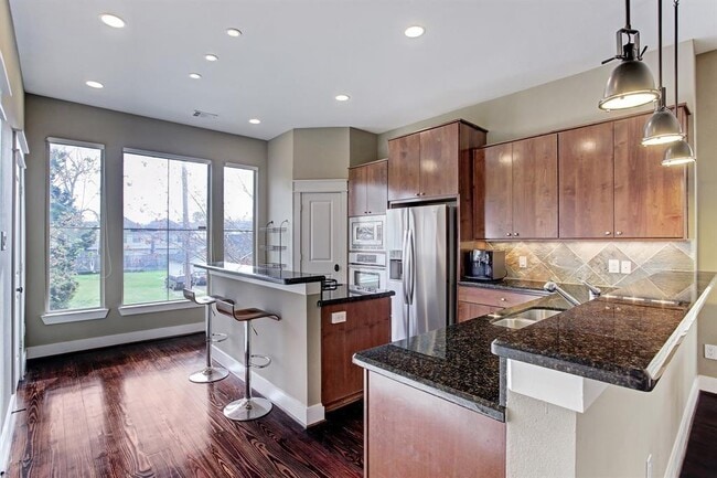 Building Photo - 511 Birdsall St
