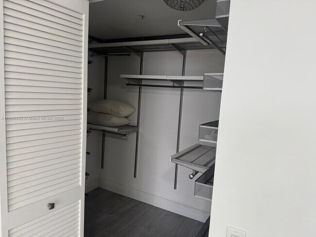 Building Photo - 701 Brickell Key Blvd