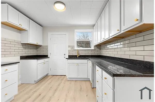 Building Photo - 17151 San Juan Dr