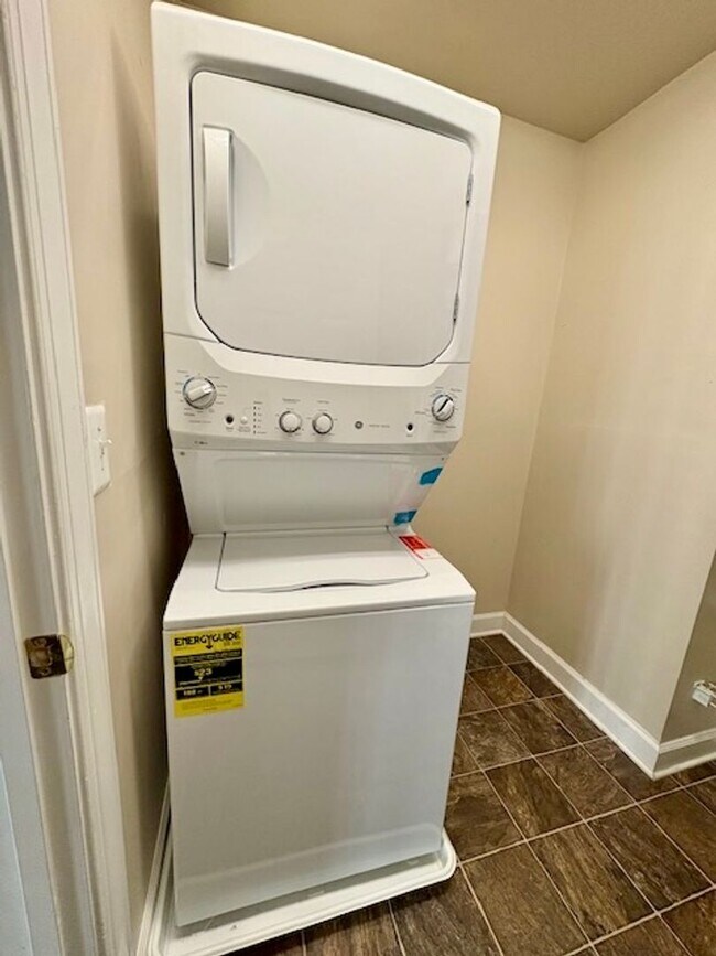 Building Photo - 645 Whetstone Glen St