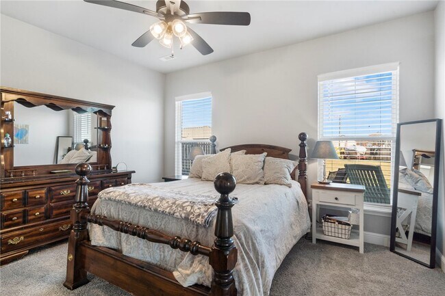 Building Photo - 102 Manfield Ave