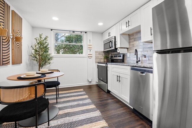 Building Photo - 1803 Neal Terrace