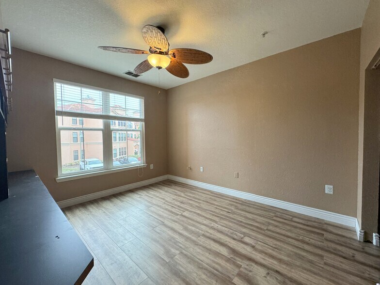 Building Photo - 2732 Via Murano #523