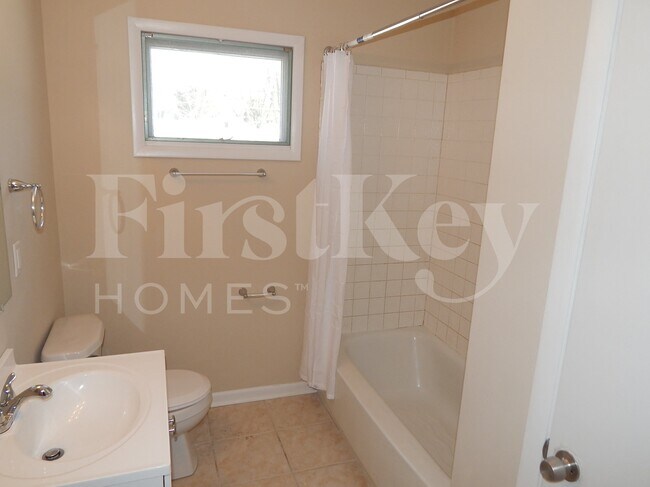 Building Photo - 501 Harmony Dr