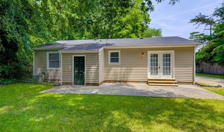 Building Photo - 409 W Vandalia Rd
