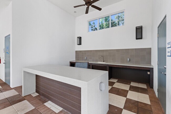 Building Photo - 14823 Wildwood Cir