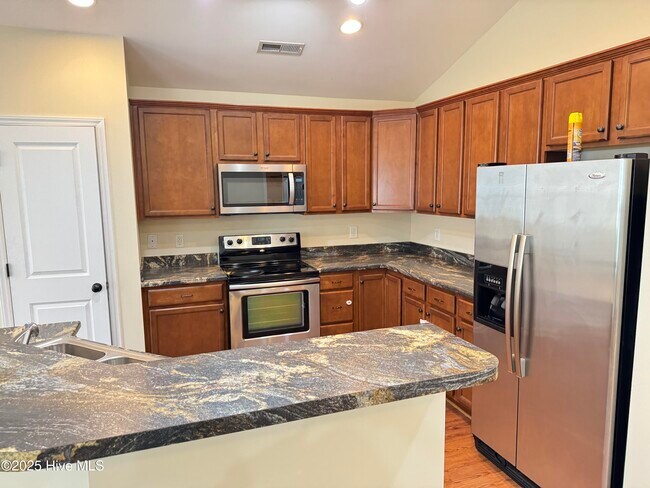 Building Photo - 3661 Thornbrook Dr