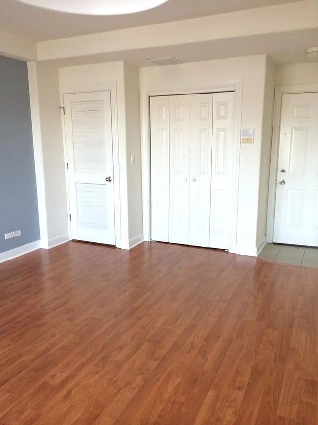 Building Photo - 4335 W Irving Park Rd