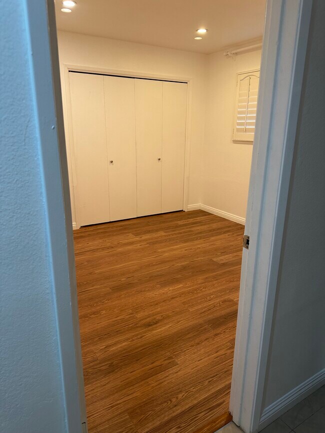 Building Photo - 503 S Vicki Ln