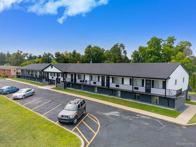 Building Photo - 2475 S Commerce Rd