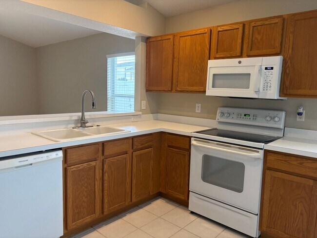 Building Photo - 10815 Lakeside Vista Dr