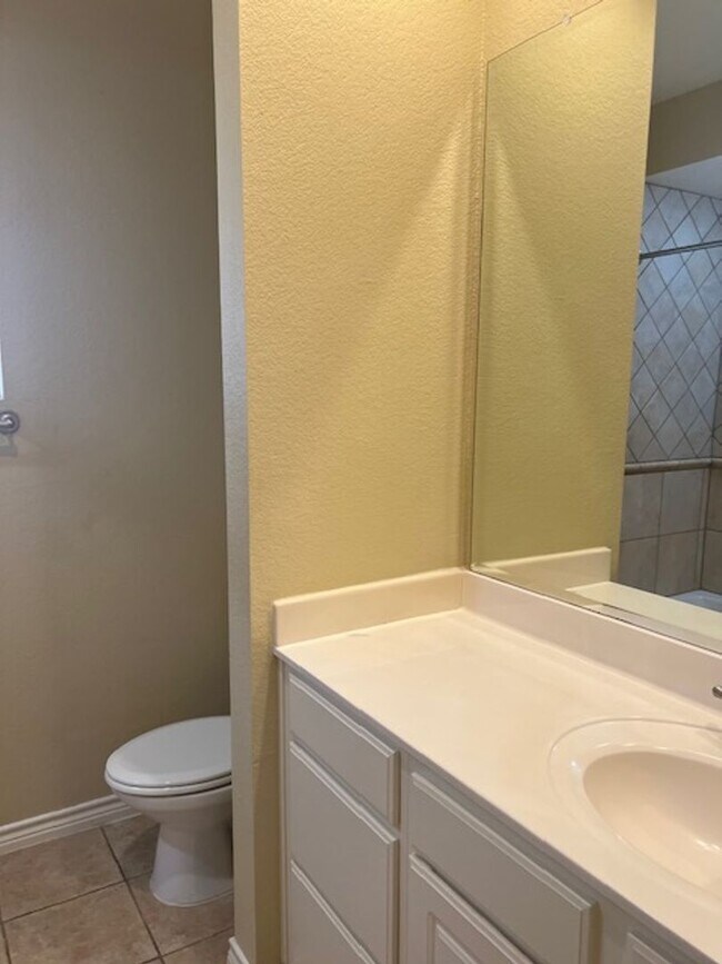 Building Photo - Beautiful 2 Bedroom 2 Bath condo in George...