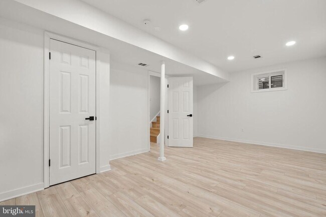 Building Photo - 2339 N Powhatan St