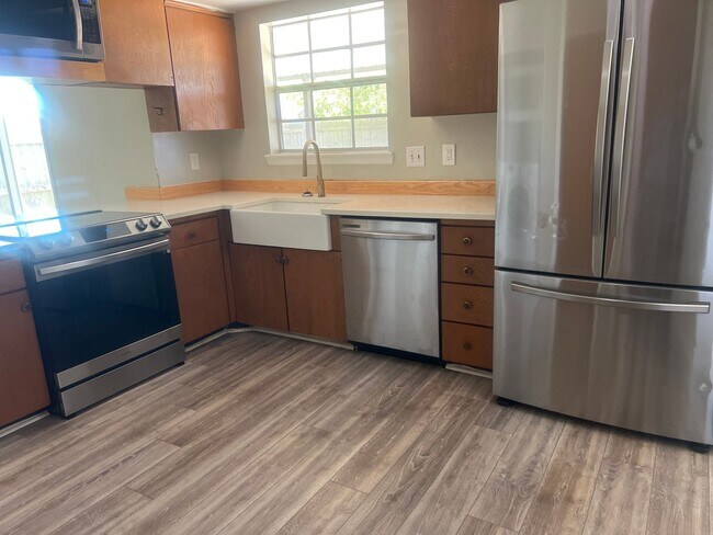 Building Photo - 2101 Peach St