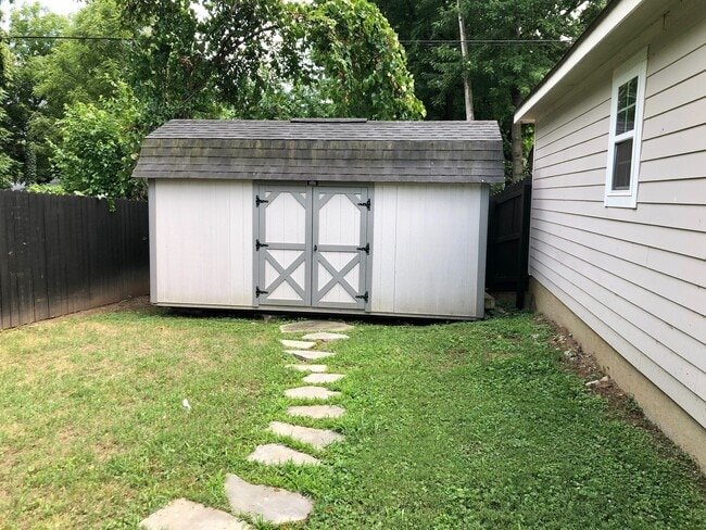 Building Photo - Cleveland Park Renovation!  Walking Distance to Everything! Jetted Shower - Fully Fenced - Garage...