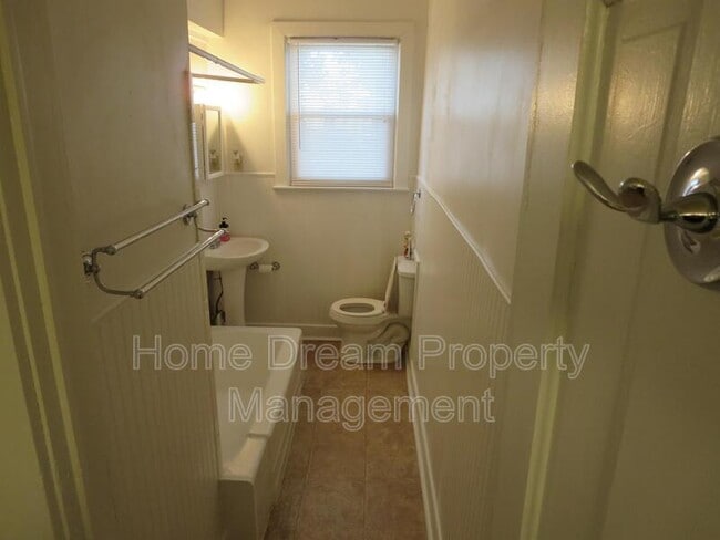 Building Photo - 961 Bryant Ave