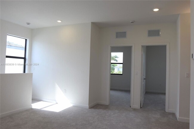 Building Photo - Oakmont, Dania Beach, FL 33068 - 3 BR 2.5 ...