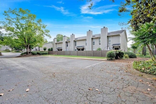 Building Photo - 202 Park Ridge Cir
