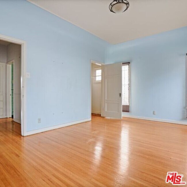 Building Photo - 1240 S Crescent Heights Blvd