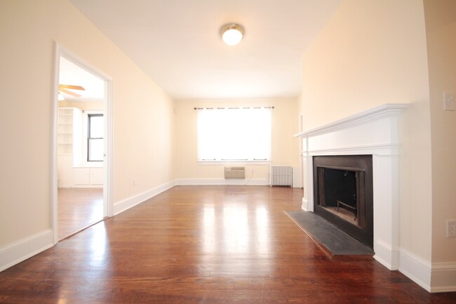 Building Photo - Sun-filled 1BR Condo in Cleveland Park