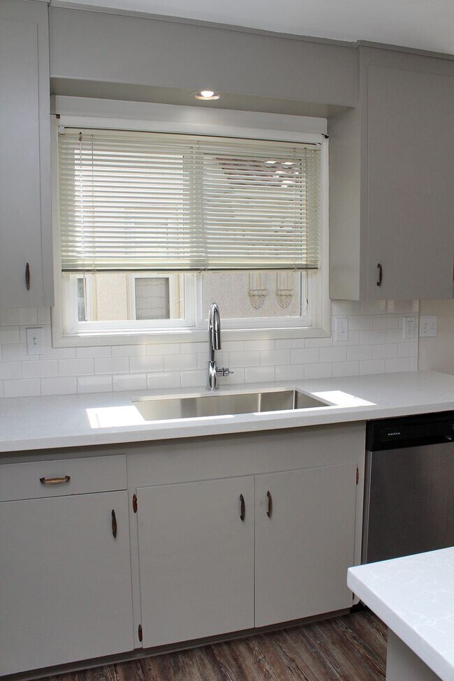 Building Photo - 2002-2012 NE 22nd Ave