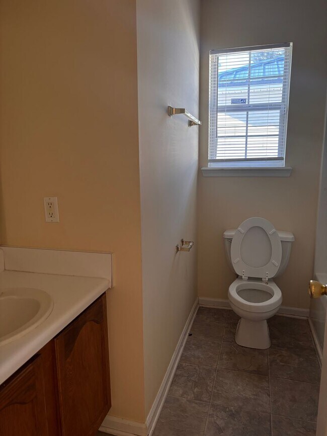 Building Photo - Cozy 3bedroom/2 bathroom home