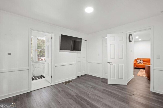 Building Photo - 1738 Duke Rd