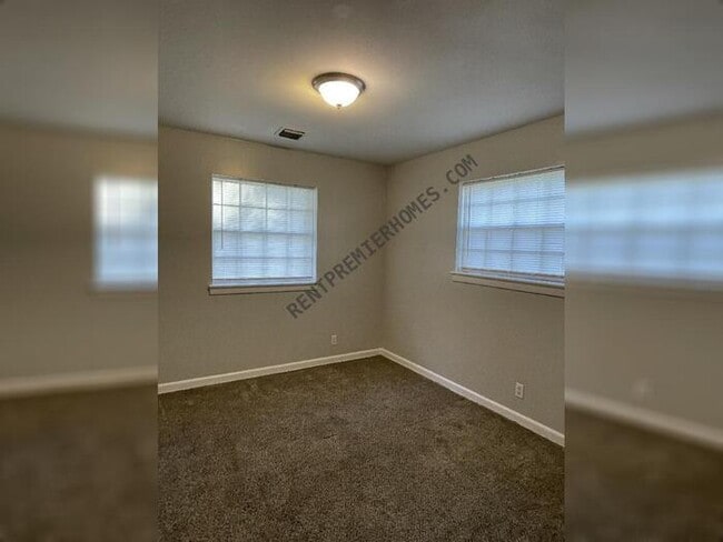 Building Photo - 6800 Hinkson Rd