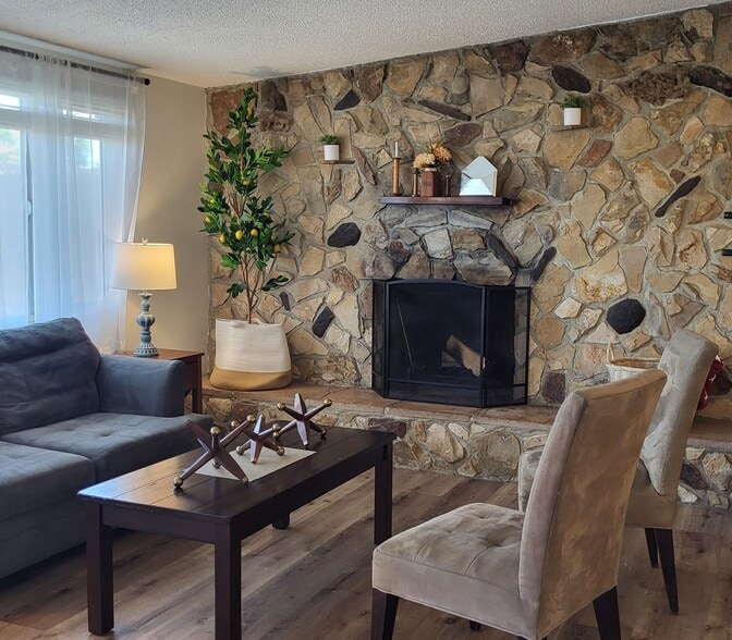 Building Photo - 14972 La Brisa Rd