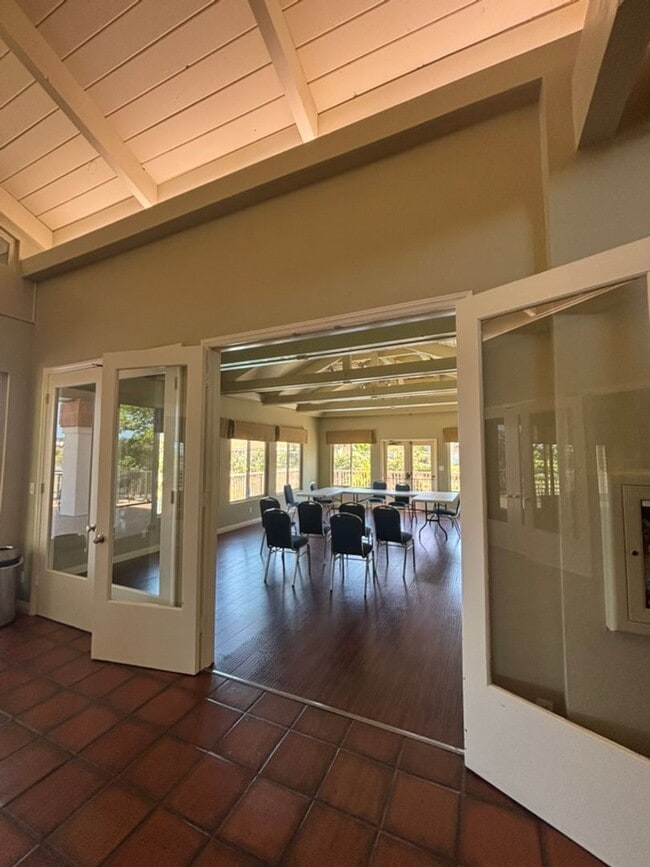 Building Photo - Beautiful 3BD 3.5BA House in La Jolla