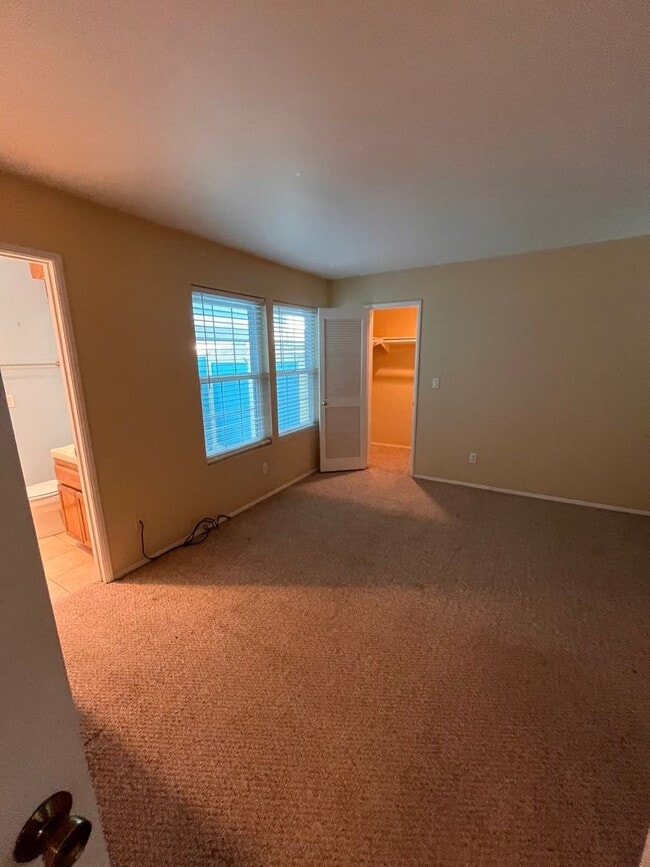 Building Photo - Mission Beach, 2 bedroom, 2 bathroom, with...