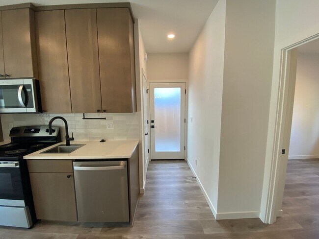 Building Photo - 2-Bedroom, 1-Bath Home in North Portland!