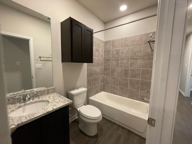 Building Photo - Luxury 3x2 Duplex in Seguin, TX!