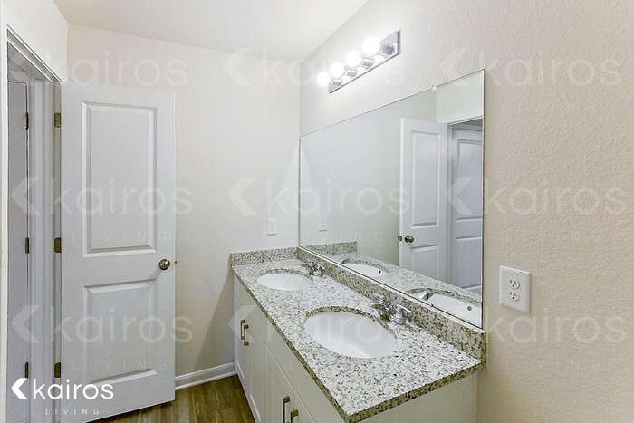 Building Photo - 15601 Briar Forest Dr