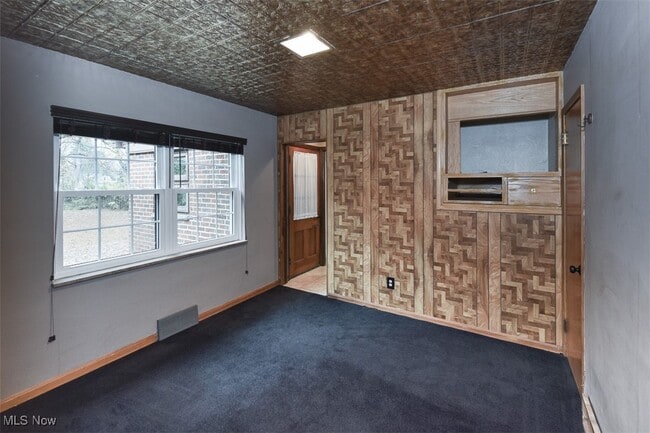 Building Photo - 21775 Hillsdale Ave