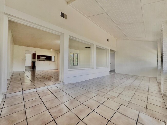Building Photo - 708 Green Ct