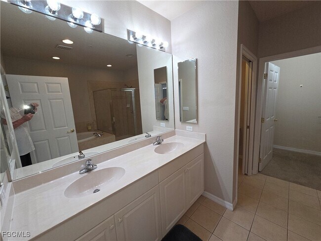 Building Photo - 9601 Spanish Moss Way