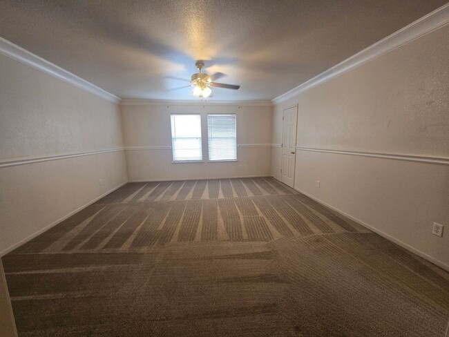 Building Photo - Spacious 2 Story 4 BR 2.5 BA Available Now