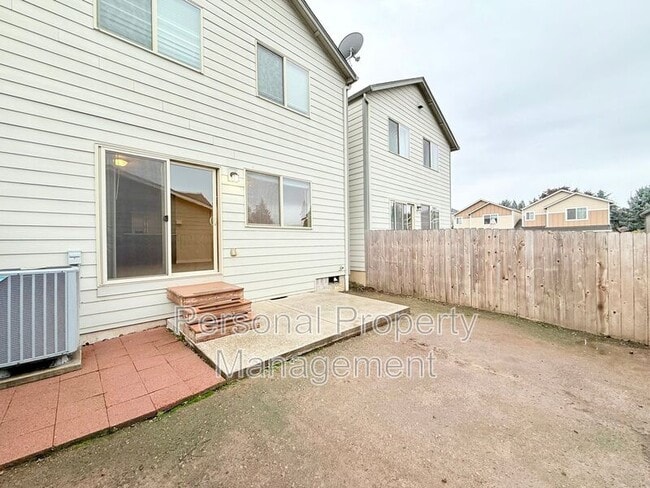 Building Photo - 6108 NE 71st Ave